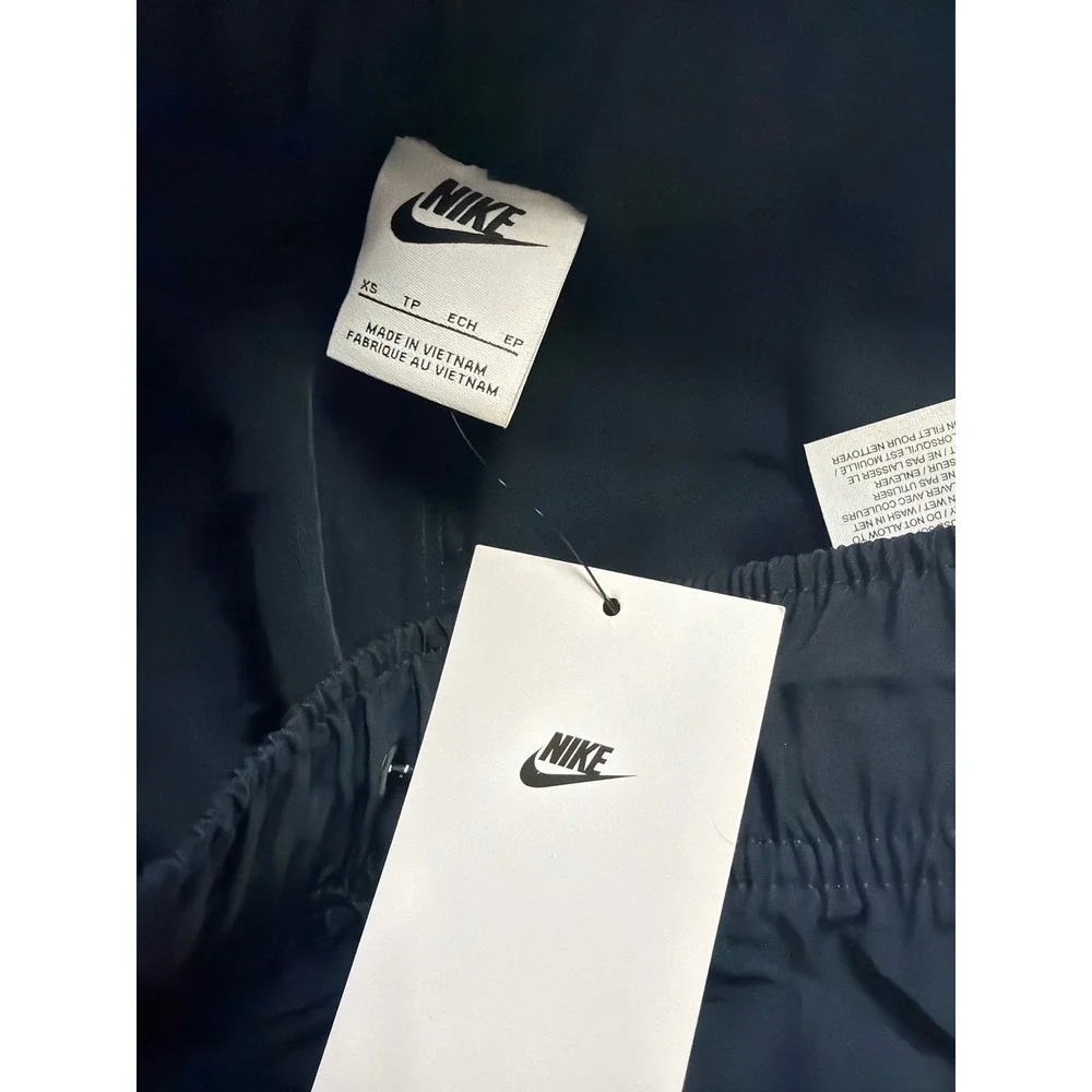 Nike Womens Sportswear Essential High Rise Cargo‎ Shorts Black DM6247-010 XS